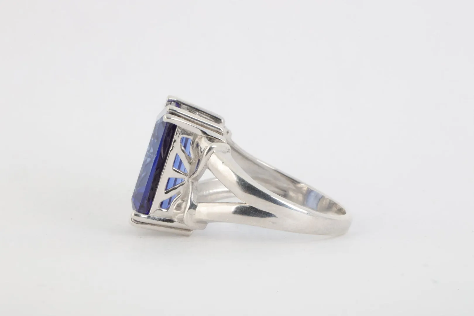 925 Silver 13.30tcw Sapphire Ring Size 7.75 (6.38g.)